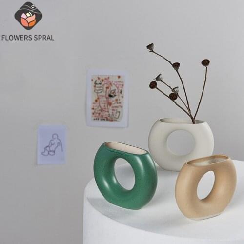 Nordic Ceramic Vase Home Decoration Art Vase Sculpture Desktop Vase Room Decoration Living Room Decoration Vase Creative Gift