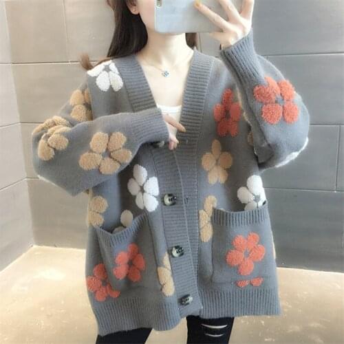 Spring Autumn New Fashion Embroidery Flowers Big Pocket Knitted Sweater Women Tops Loose V-Neck Long Sleeve Knit Cardigan Female