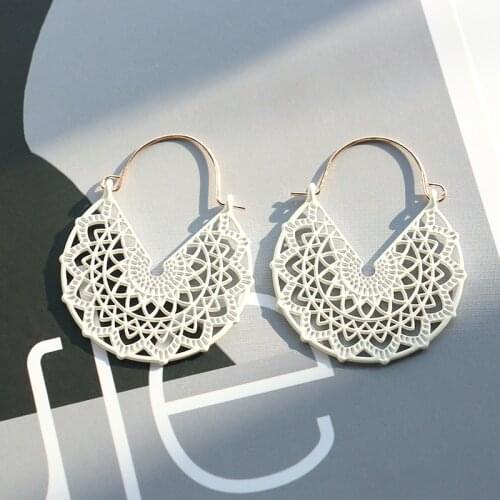 Vintage White Flower Pattern Drop Earrings For Women Alloy Ethnic Pink Dangle Earrings Fashion Jewelry