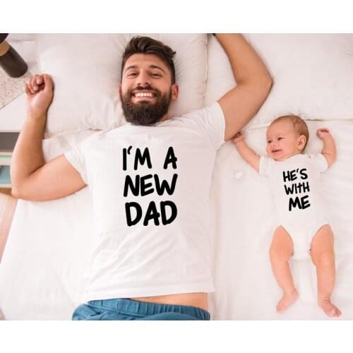 Baby Romper Funny Short Sleeve Clothing 1pcs I'm A New Dad and Hes with Me Family Matching Clothes Outfit Daddy T Shirt