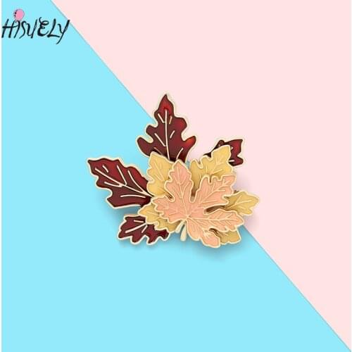 Creative Retro Maple Leaf Brooch Alloy Drop Oil Quality Pin Clothing Maple Leaf Pin Accessories