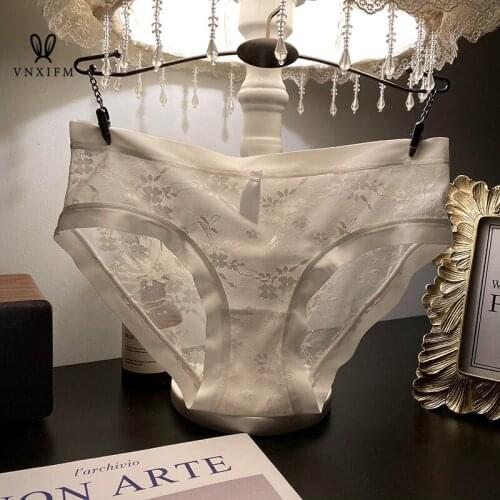2021Small fresh floral lace panties womens double embroidered mid-waist cotton crotch girls panties seamless high-end underwear
