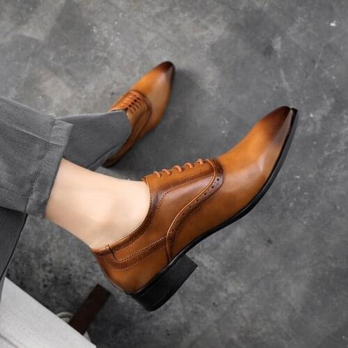 2021 Brogue Formal Shoes Men Dress Leather Shoes Fashion Men Flats Shoes Genuine Retro Pointed Toe Oxford Male Footwear Zapatos