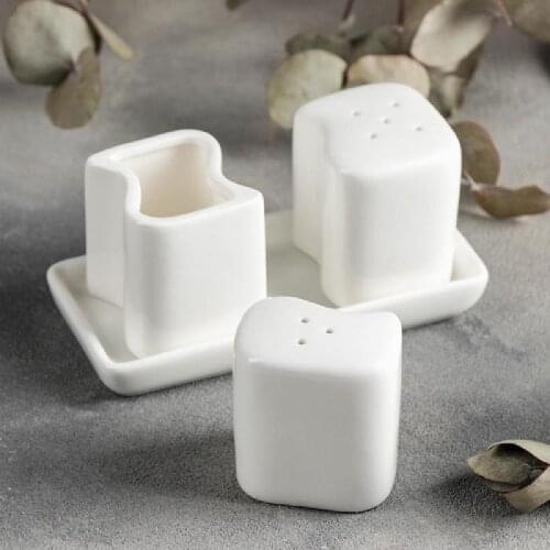 Magistro Peppers And Salt Shakers