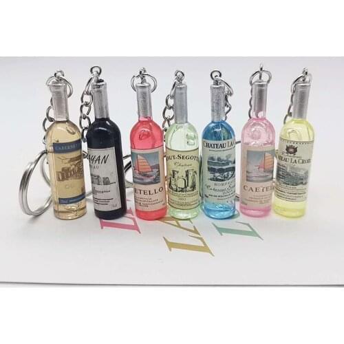 2Pcs/Set Creative Mini Simulation Red Wine Bottle Keychain Beeer Bottle Keyring Mobile Phone Pendants Car Bag Keyring Party Gift