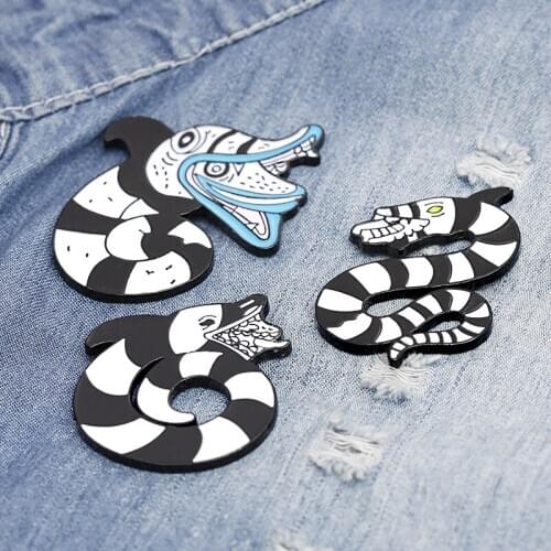 Fashion Classic Evil Rattlesnake Enamel Brooch For Women Girls Animal Shaped Clothes Bag Lapel Pin Badge Jewelry Party Gifts