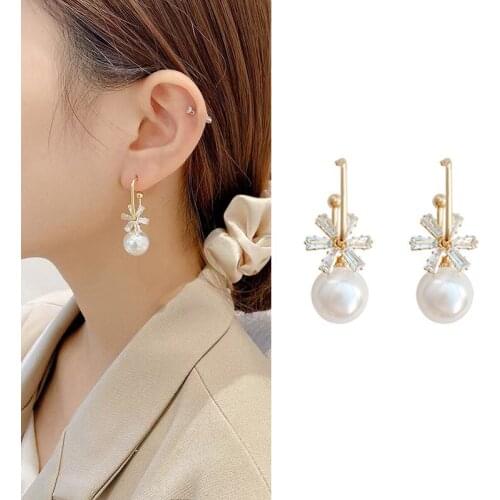 Sweet Girl Earrings Flower Pearl Crystal New Fashion Temperament Net Red Personalized Earrings Women Wholesale Oorbellen