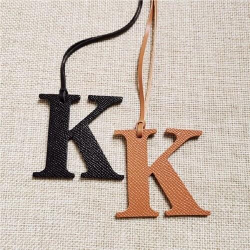 K English Letter Key Chain Leather Material Keychains Classic Hollow-Out Bag Pendant Key Ring Name Design Car Hang Accessories
