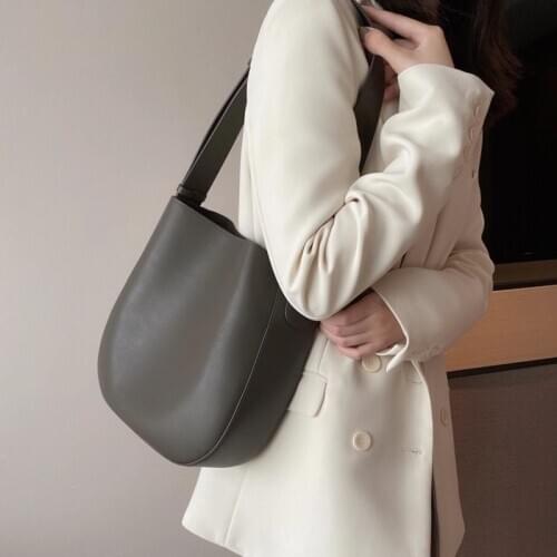 Cowhide Bucket Bag New Women Shoulder Handbag Wide Strap Messenger Bag Retro Leisure Lady Genuine Leather Single Crossbody Bags