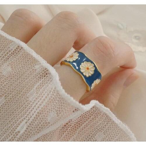 New Fashion Korean Style Daisy Rings For Women Punk Trendy Vintage Ring Small Enamel Flower Open Rings Couple Rings Jewelry Gift