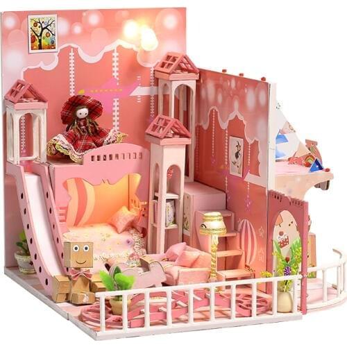 Creative assembly of gifts jigsaw toys for DIY hut model in Fantasy Fairy Tales