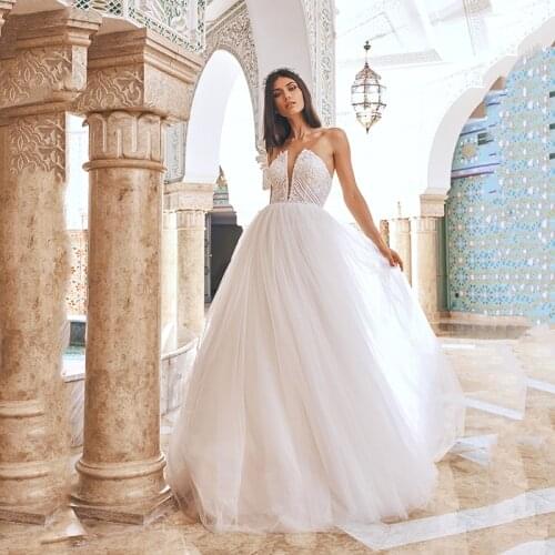 2021 Latest Graceful A Line Sleeveless Bridal Wedding Dresses Strapless Florals Beaded Wedding Gown for Bride Open Back On Sale