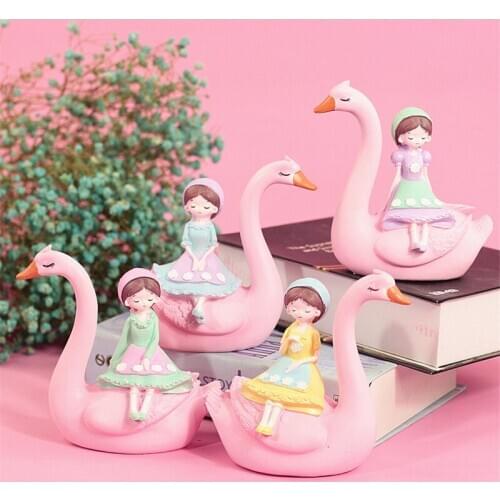 Northern Europe Ins Style Flamigo Figurines Birthday Gift Fashion Pink Girl Figures Office Ornaments Home Decor Artware