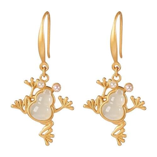 S925 sterling silver gold-plated Hetian Jade Pearl earrings personalized creative golden toad womens ear hooks
