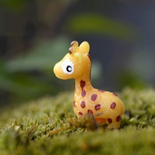 ZOCDOU 1 Piece Africa Giraffe Animal Sika Deer Ghana Animal Small Statue Figurine Little Crafts Ornament Miniatures Bar Decor