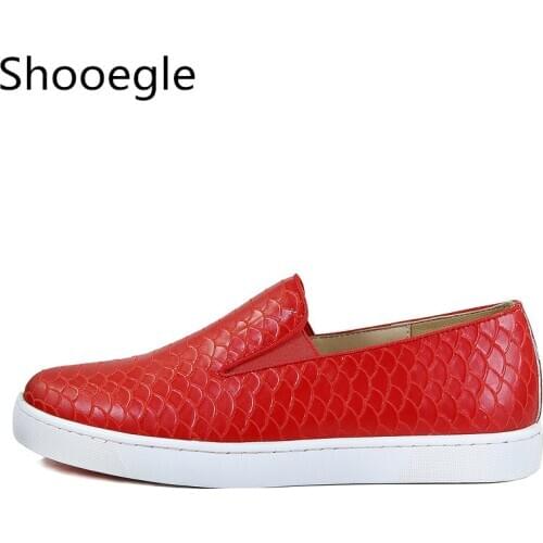 Street Style Red Alligator Print Men Casual Shoes Slip On Round Toe Men Dress Shoes Round Toe Casual Shoes