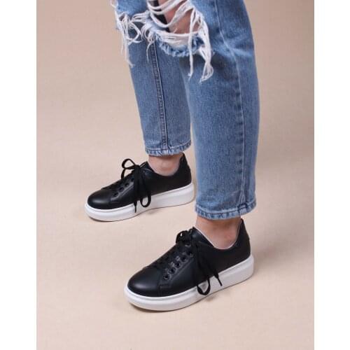 Women Sports Shoes Black Lace-Up Thick Sole Sports Sneakers 2021 Summer Season