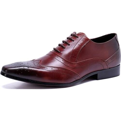 2021 Fashion Men Shoes Genuine Leather Pointed Dress Shoes British Retro Bullock Shoes Formal Men Wedding Business Shoes