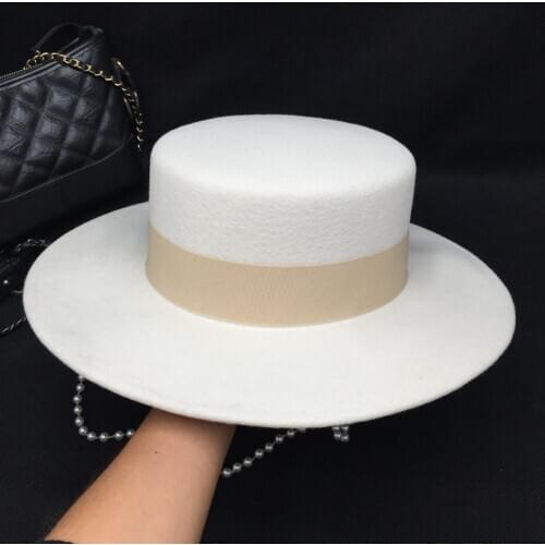 In the spring and autumn winter white wool hat for women with Pearl chain hat fashion warm fedora