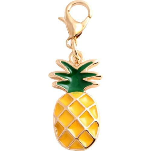 Fashion Enamel Pineapple Fruit Pendant Keychain Charms Clasp Key Ring Car Keychains for Women Key Chain Bag Pendant Accessories