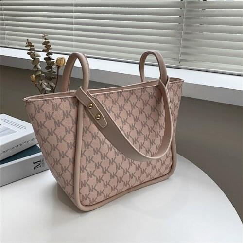 Fancy Trapeze Design Letter Printing Basket Shoulder Bags For Women Luxury Brand Wide Strap Roomy Capacity Ladies Work Tote Bags