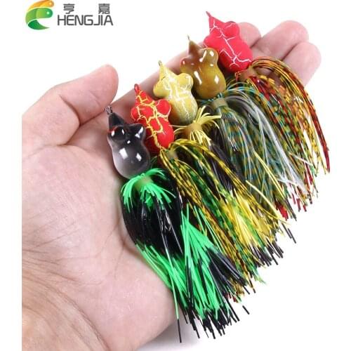1pcs 7g 9cm Plastic Frog Fishing Bait with beard Snakehead Lure Simulation Soft Lures Top water Wobblers Baits Minnow Fishing