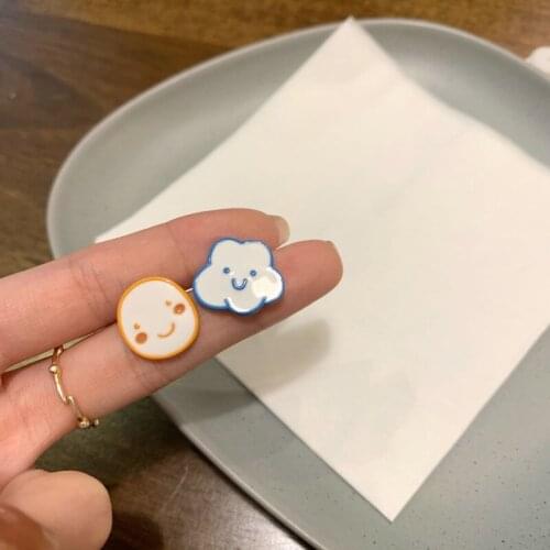 2021 New Arrivals Temperament Cartoon Smiling Cloud Shaped Stud Earrings Small Asymmetrical Earrings Cute Girl Jewelry Gifts