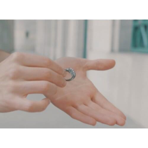 CYCLIC RING (Gimmicks) by Rodrigo Romano Magic Tricks Stage Street Prop Borrowed Ring Travel inside Jewelry Bag Magia Magician