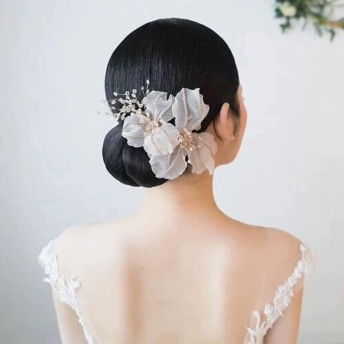 Bridal White Silk Yarn Big Flowers Handmade Beaded Headdress Rhinestone Hair Accessories Wedding Headdress
