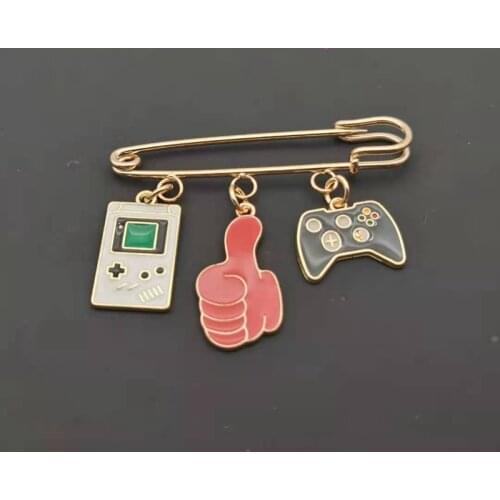 Classic and personalized game machine brooch, dripping oil game machine handle, creative alloy brooch