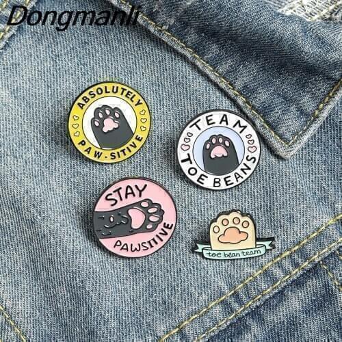 BG399 Dongmanli Cartoon Enamel Pin Cat Paw Brooches Shirt Lapel Pin Cute Lovely Animal Badge Jewelry Gift for Children