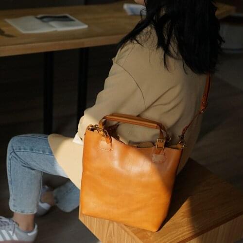 Retro luxurious natural real leather ladies handbags fashion casual outdoor weekend work High capacity shoulder messenger bag