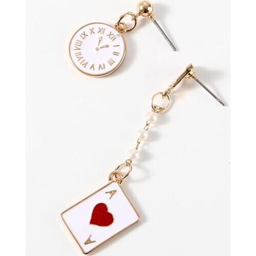 Pendientes Mujer Moda Girl Alice Dream Clock Poker Lovely Clip Earrings With No Ear Hole Asymmetry Allergy Stud Women Geometric