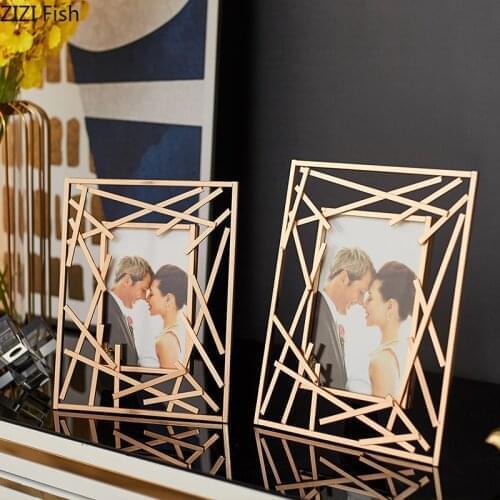 Minimalist Metal Picture Frame Family Portrait Gold Frames for Pictures Bedside Table Photo Frame Ornaments Modern Home Decor