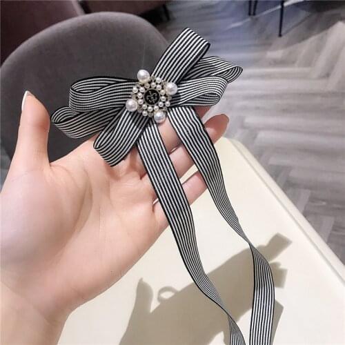 Korea New Bow Tie Striped College British Retro Style Imitation Pearl Bow Long Brooches for Women Fashion Shirt Accessories