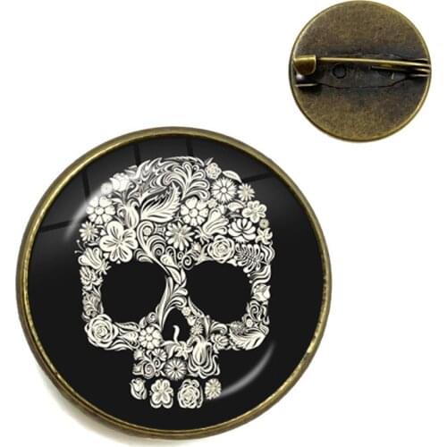 2021 New Trendy Skull and Bones Brooch Pins Steampunk Round Glass Photo Skull Jewelry Lapel Pins Halloween Jewelry