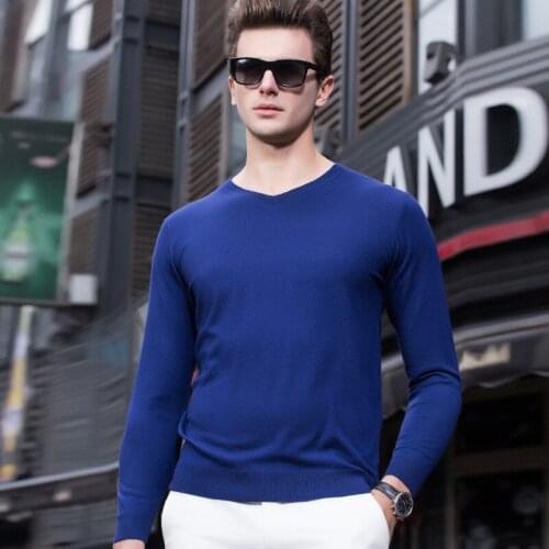 The new 2021 mens spring v-neck pure color T-shirt young han edition cotton long sleeve shirt men leisure mens clothing