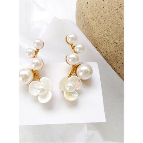 Latest trends personality contracted metal pearl flower shapes delicate street snap earrings to wear take a lady earrings