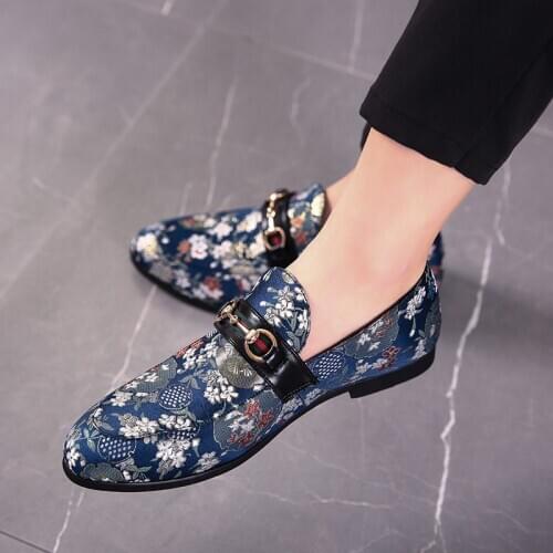 Explosive Style Mens Fashion Embroidered Flat Shoes Mens Large Size Loafers Lightweight Soft Comfortable Casual Trendy Shoes