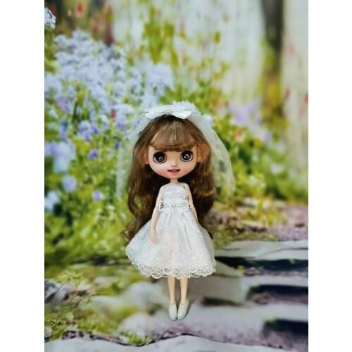Blythes doll is suitable for 1/6 modern white wedding dress + petticoat + 3 pieces of exquisite headpiece suit princess skirt
