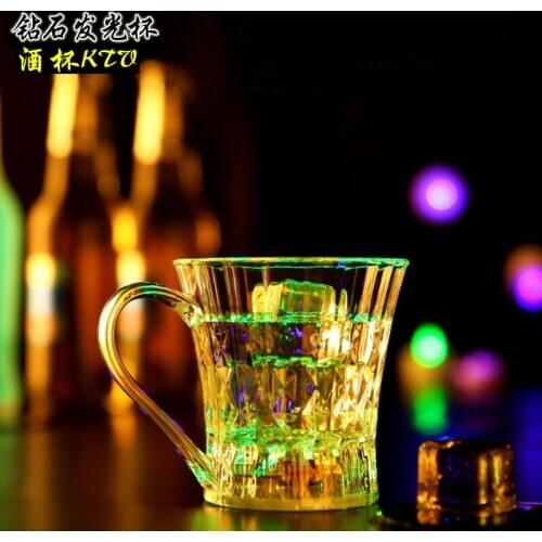 Diamond handle cup induction pouring water luminous diamond cup bar dazzling colorful dragon cup pineapple cup wholesale