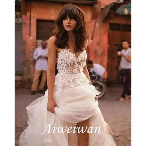 A-Line Wedding Dresses V Neck Court Train Lace Tulle Strapless Country Boho Illusion Detail Backless with Appliques 2021