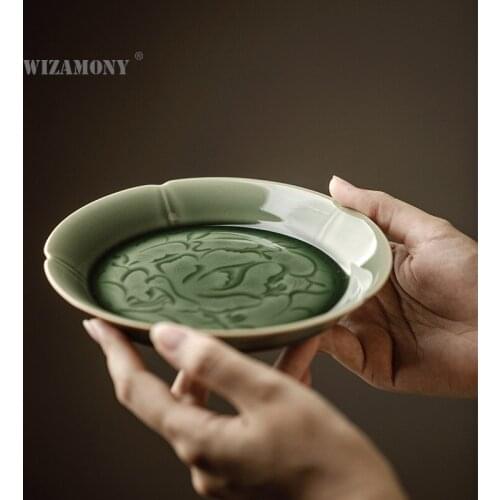 WIZAMONY plum green carving peony flower plate half knife mud pot bearing green glaze snack plate Yue kiln Longquan celadon
