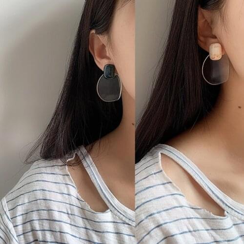 2021 fashion Creative design contrast color retro irregular transparent earrings new trendy personality jewelry ear clip women