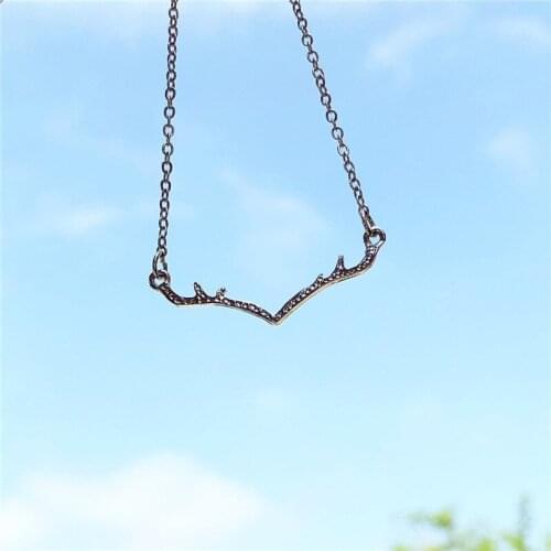 Classic Simple Art Style Deer Antler Pendent Necklace Cute Elk Horns Necklace for Women Men Girls Kids Neck Collar Jewelry Gift