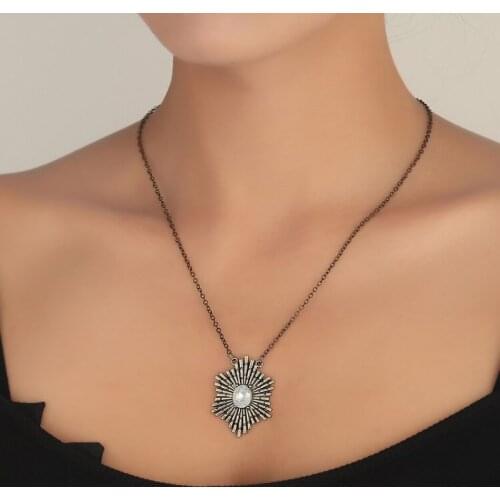 Vintage Crystal Stone Sun Burst Pendant Necklaces For Women Celestial Sun Charm Statement Viking Ethnic Jewelry
