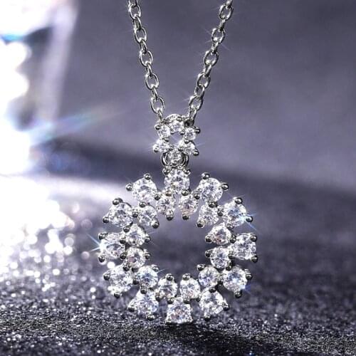 New Fashion Simple Garland Ladies Pendant Necklace Micro-inlaid Zircon Present At The Dance Party Gift Jewelry