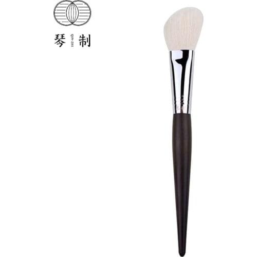 QINZHI Professional Handmade Make Up Brush G035 Angled Contour Sculpting Brush Soft Saikoho Goat Hair Makeup Brushes
