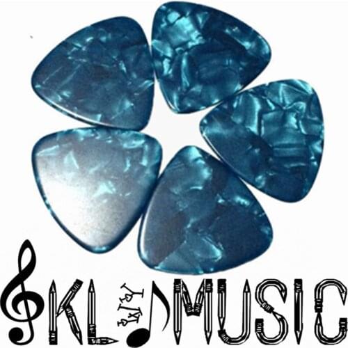 Top quality celluloid triangular in shape guitar pick at lowest price, bright blue color guitar pick