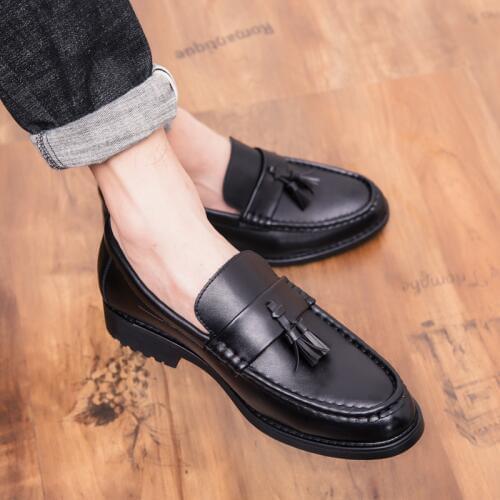 Men leather shoes Slip On Male Fats Pointed toe Luxury Business Tassel shoes outdoor breathable Black Loafers moccasins shoes